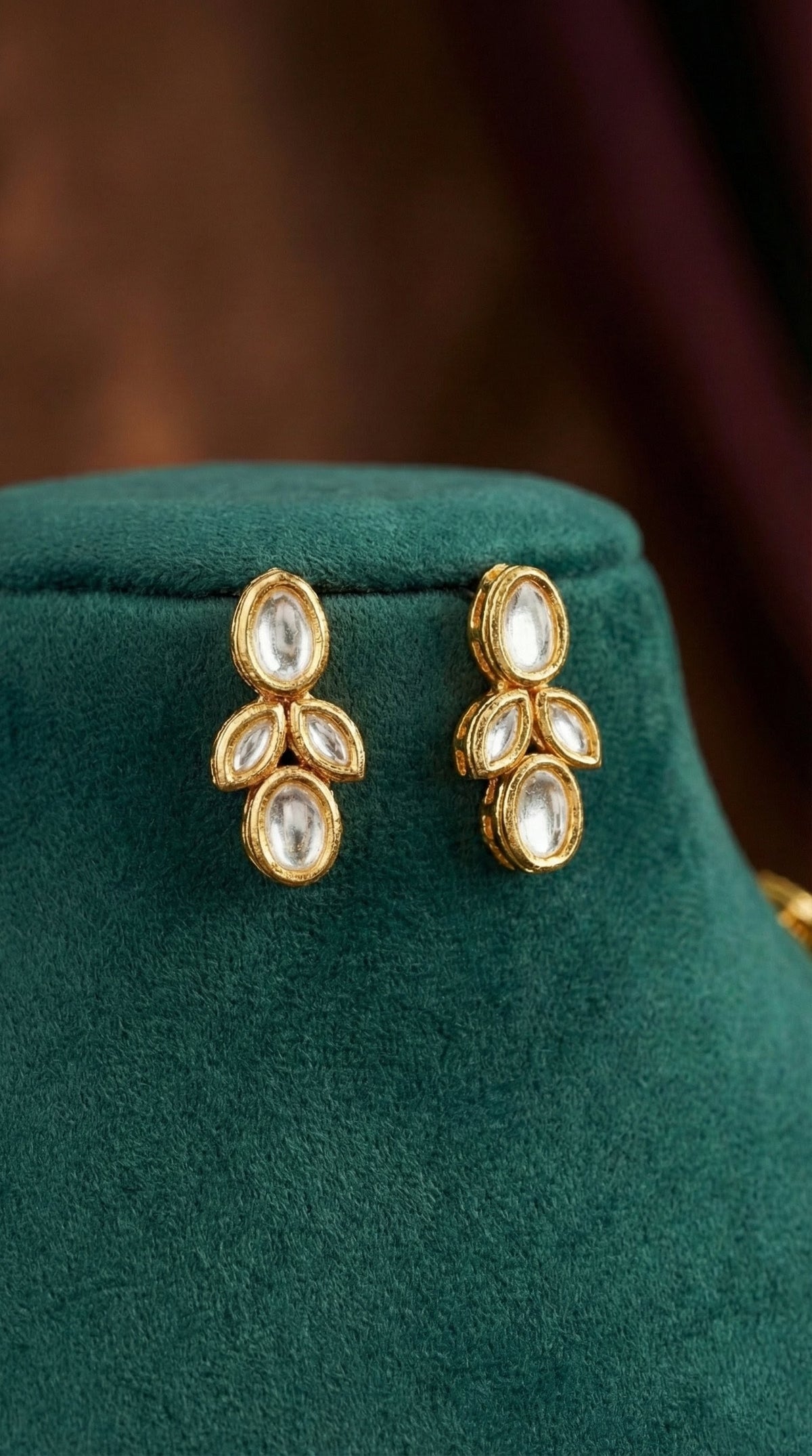 Alternate styling layout profile of Janaki Premium Kundan Necklace