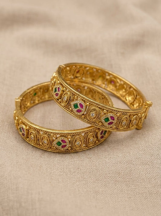 Detailed craftsmanship close up view of Eve Premium Swaroski Bangles (Openable)