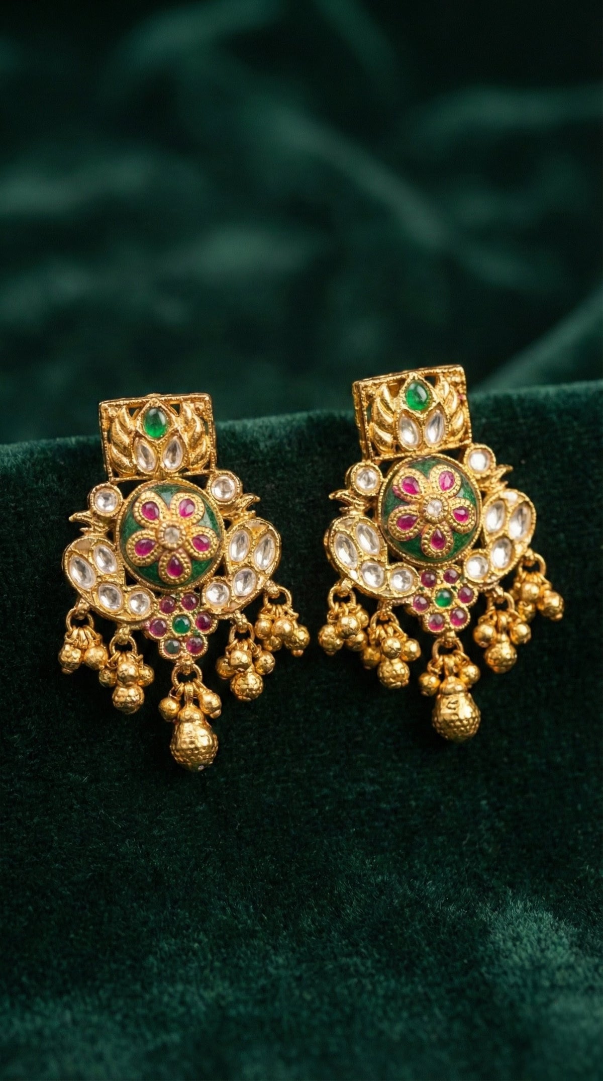 Alternate styling layout profile of Swati Gold Look Heritage Hasli Set