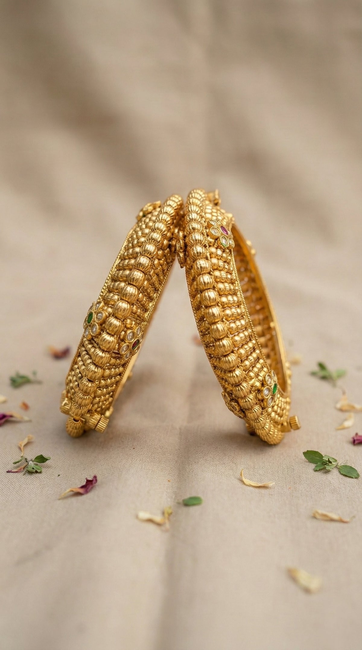 Alternate styling layout profile of Tia Rajwadi Pacheli Bangles (Openable)