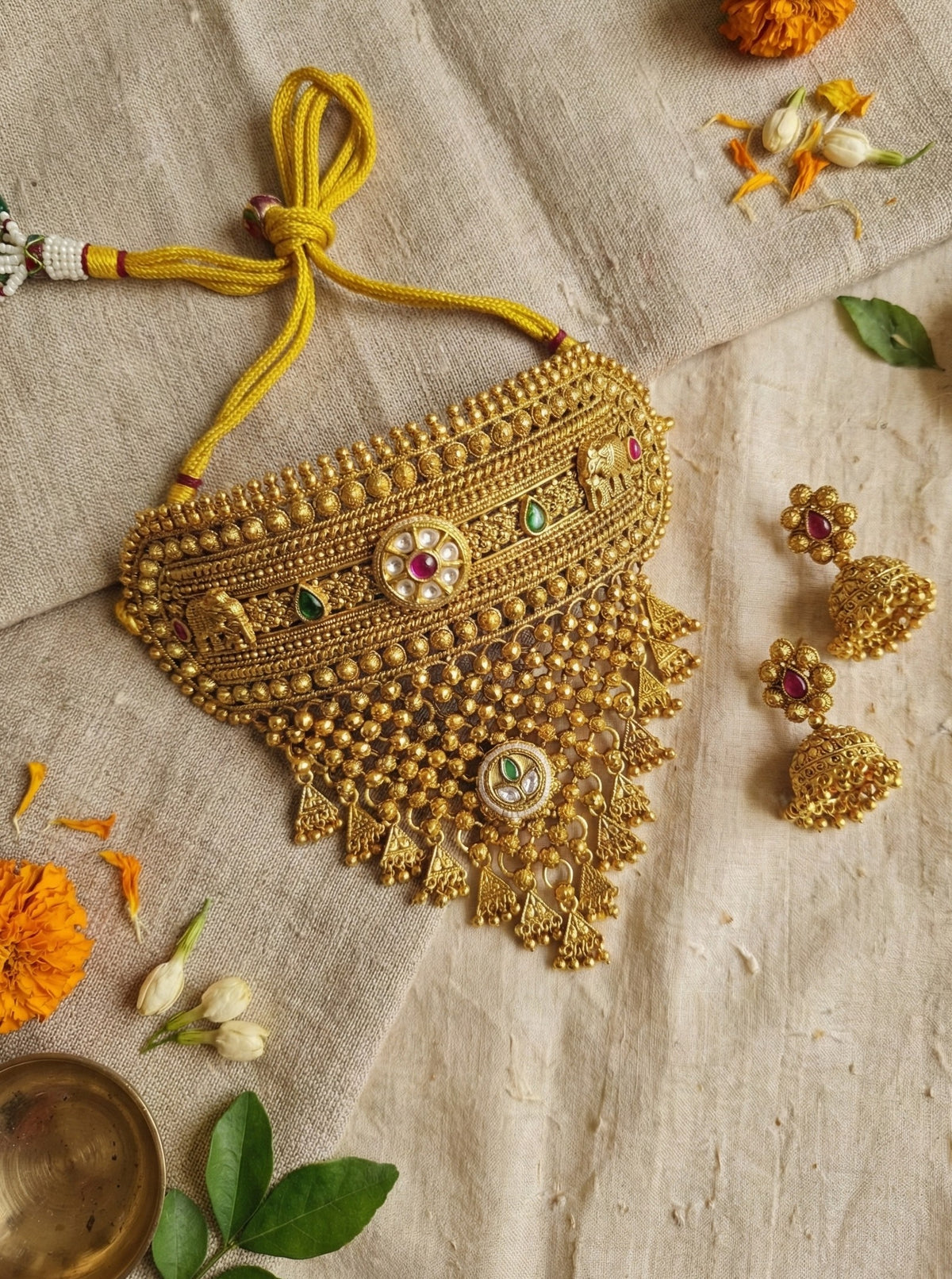 Main display view of the traditional Trisha Heritage Choker Necklace