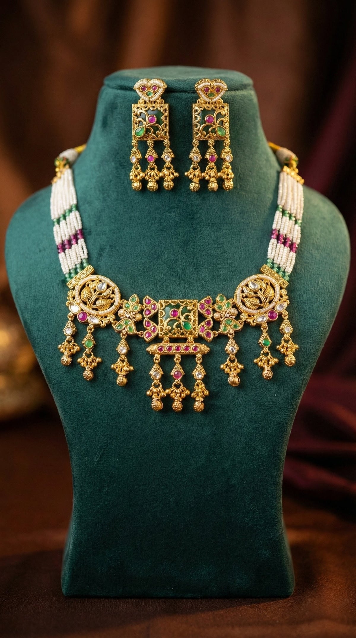 Detailed craftsmanship close up view of Khushi Sparkle Heritage Necklace