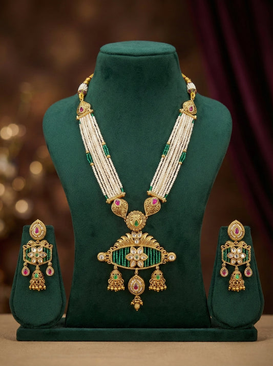 Detailed craftsmanship close up view of Suchi Elegant Heritage Necklace