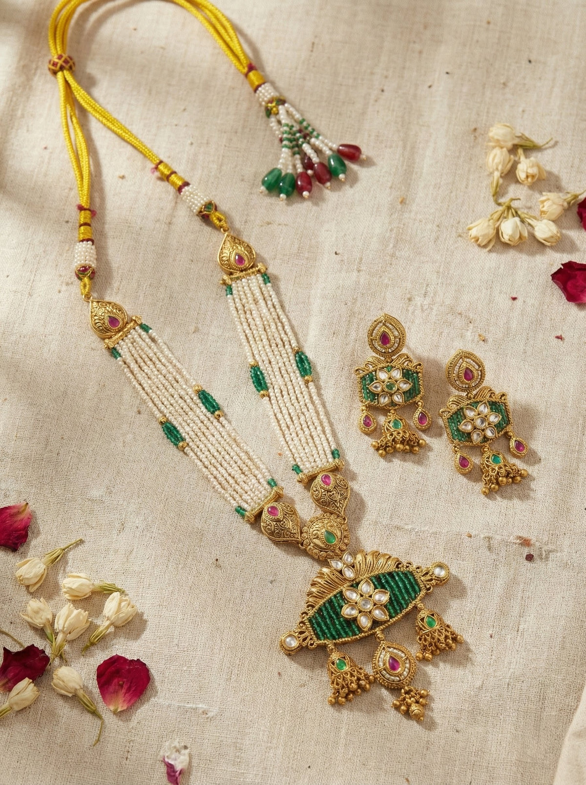Main display view of the traditional Suchi Elegant Heritage Necklace
