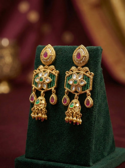 Alternate styling layout profile of Suchi Elegant Heritage Necklace