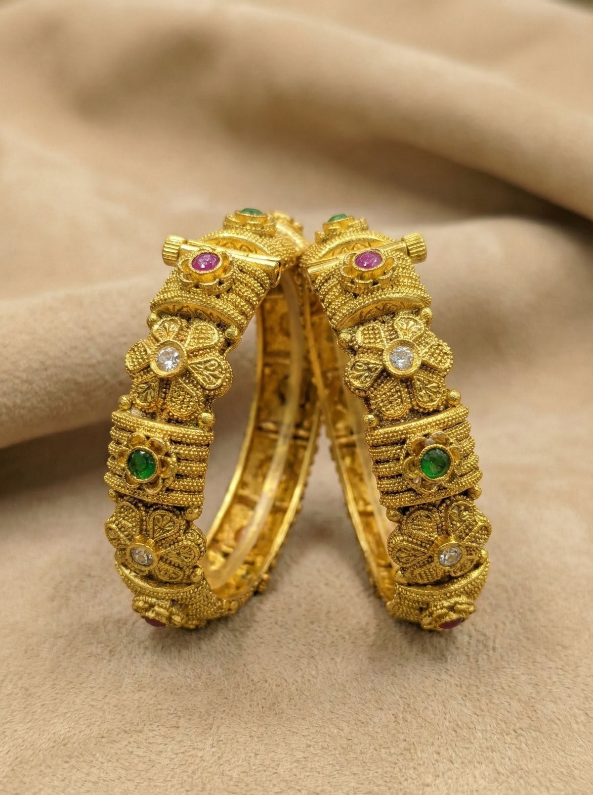 Main display view of the traditional Gayatri Premium Rajwadi Bangles (Openable)