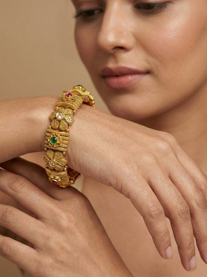 Detailed craftsmanship close up view of Gayatri Premium Rajwadi Bangles (Openable)