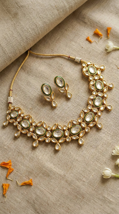 Main display view of the traditional Nalini Premium Kundan Necklace