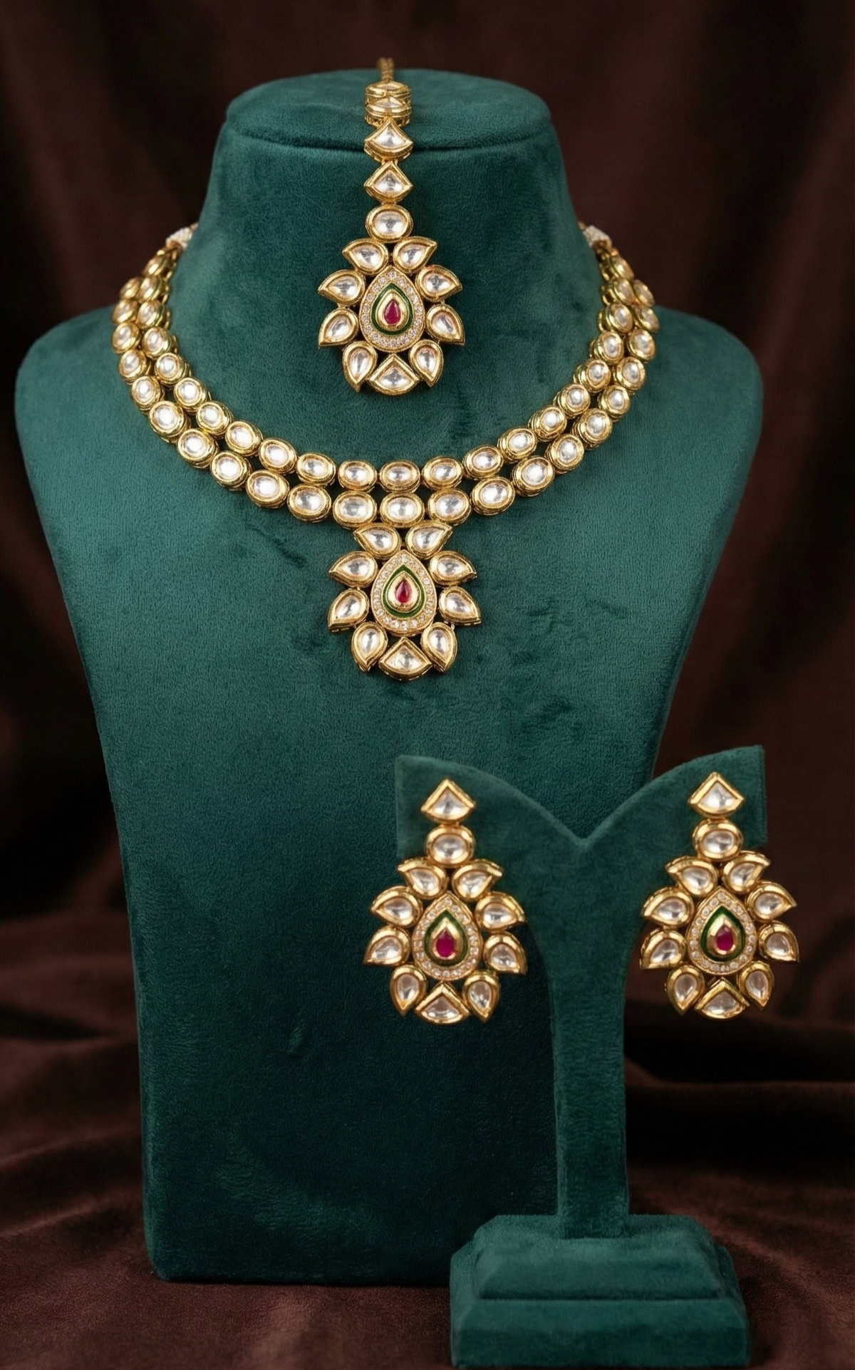 Detailed craftsmanship close up view of Ira Premium Kundan Necklace with Maang Tika