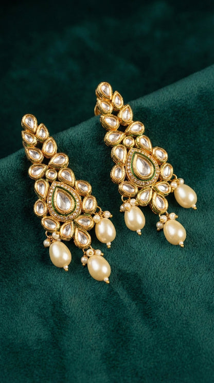 Alternate styling layout profile of Nitya Premium Kundan Necklace With Maang Tika