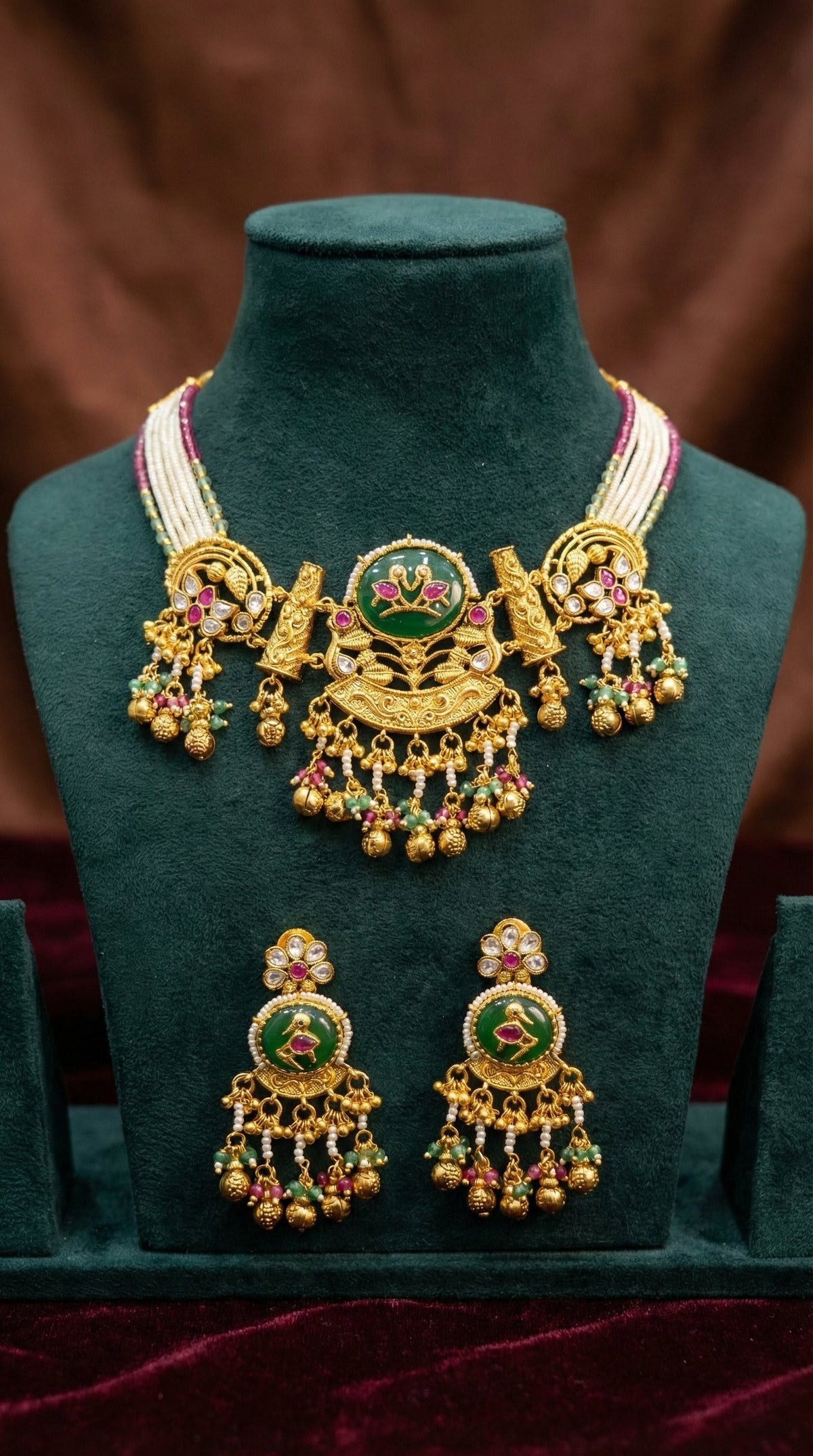 Detailed craftsmanship close up view of Geetika Heritage Necklace Set