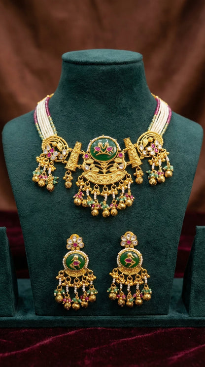Detailed craftsmanship close up view of Geetika Heritage Necklace Set