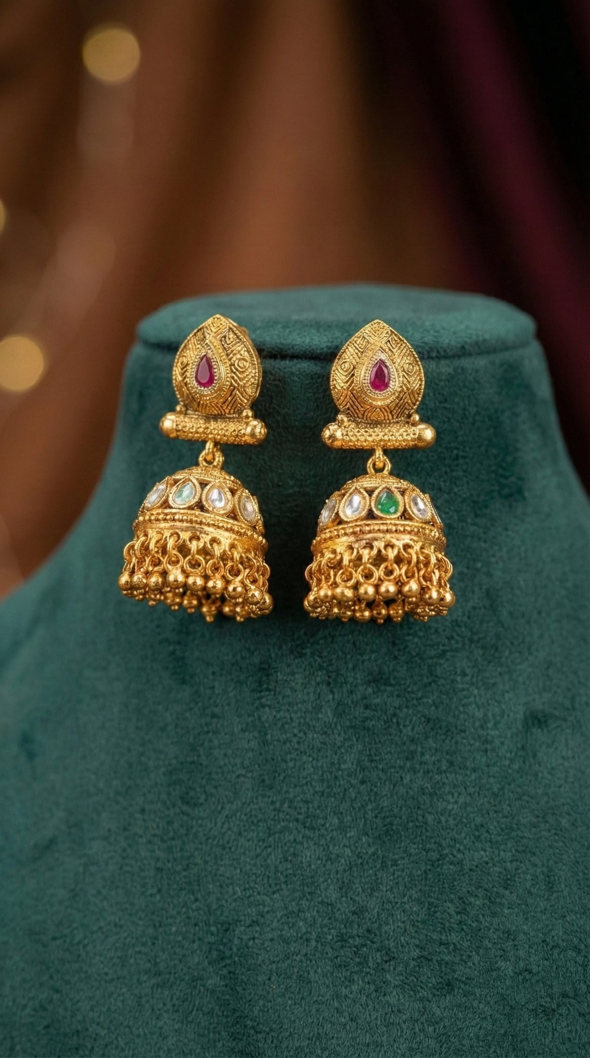Alternate styling layout profile of Lekha  Swaroski Chain Pendant Set
