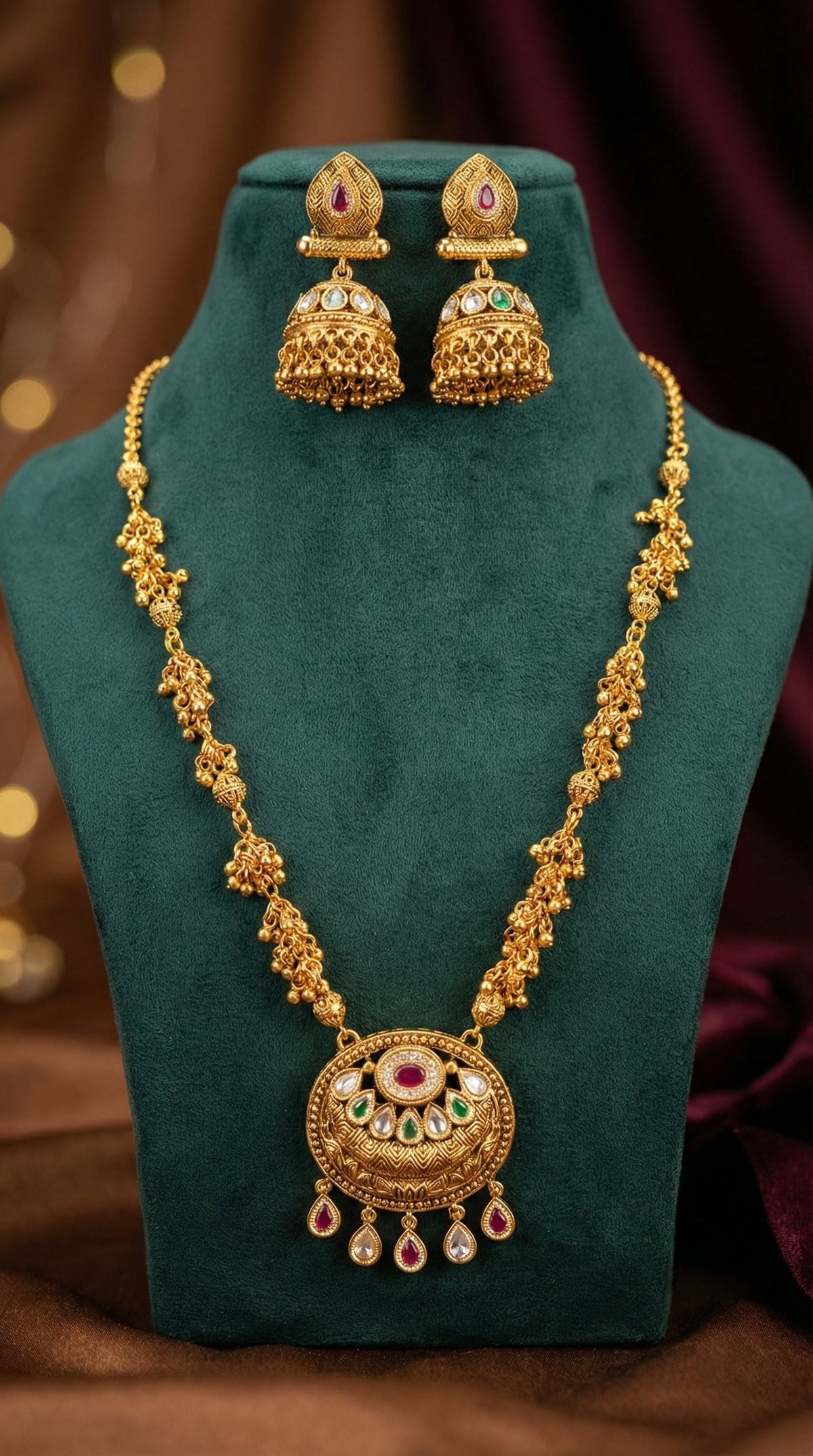 Detailed craftsmanship close up view of Lekha  Swaroski Chain Pendant Set