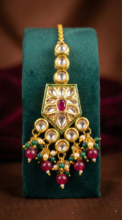 Detailed craftsmanship close up view of Gul Beautiful Kundan Maangtika