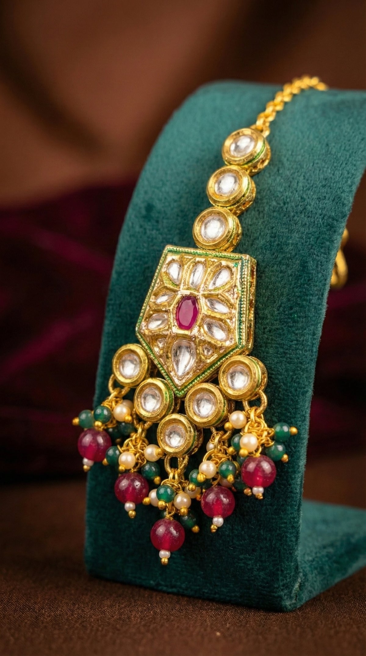 Alternate styling layout profile of Gul Beautiful Kundan Maangtika