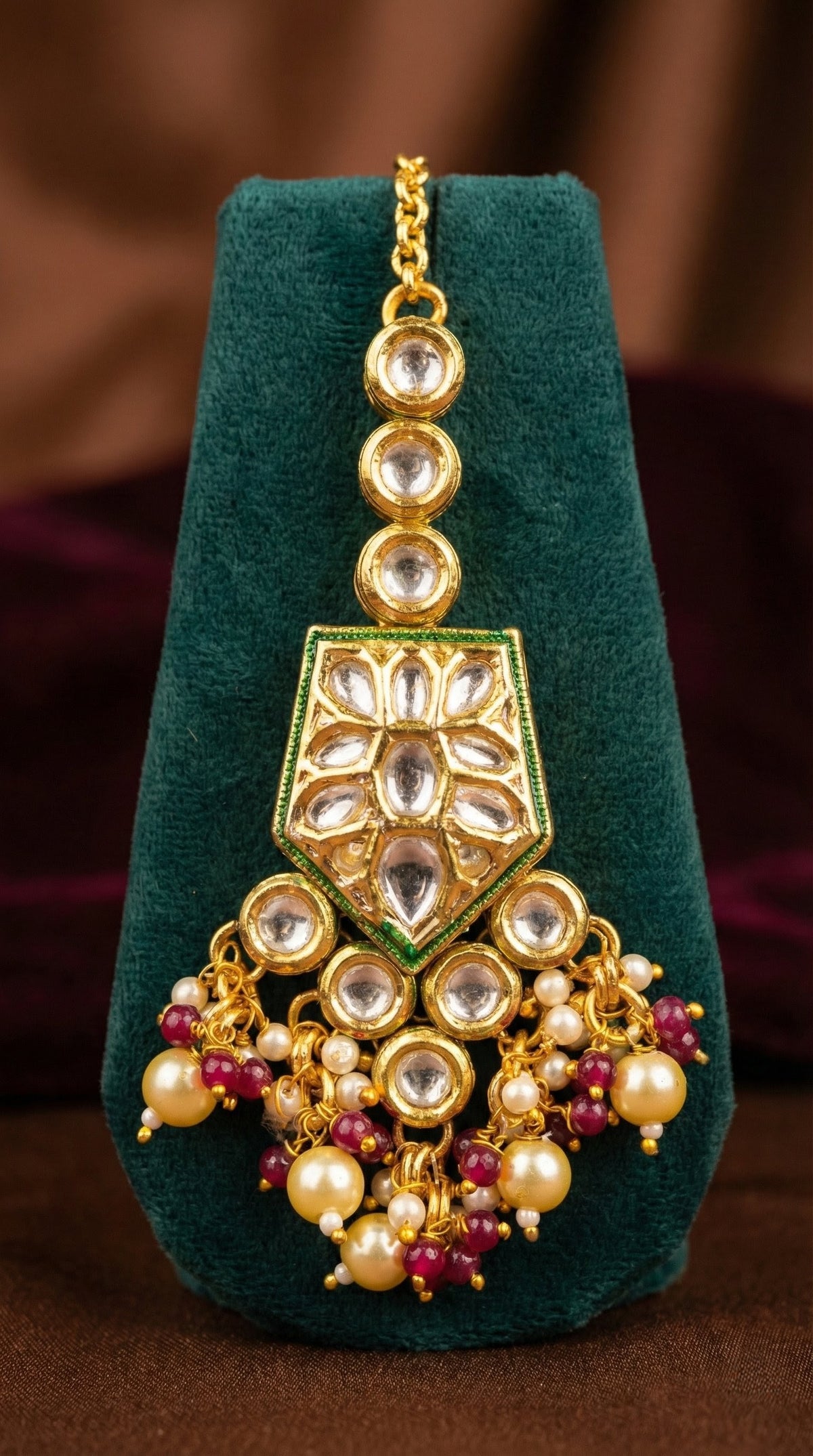 Alternate styling layout profile of Gul Beautiful Kundan Maangtika