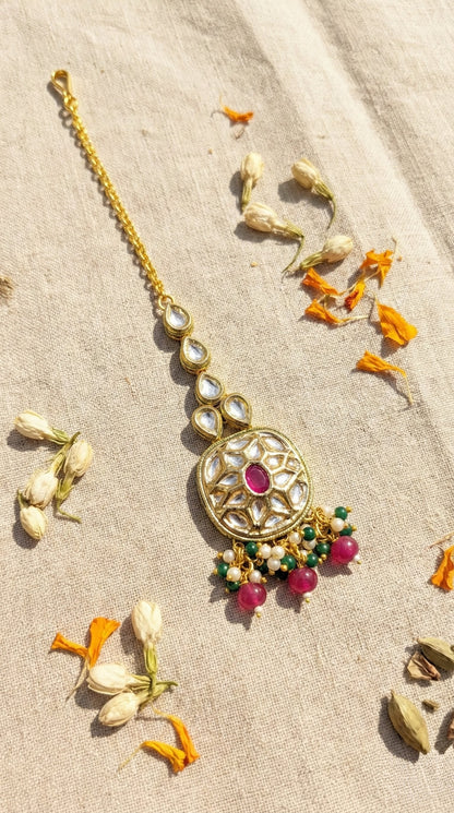 Main display view of the traditional Bani Premium Kundan Maangtika