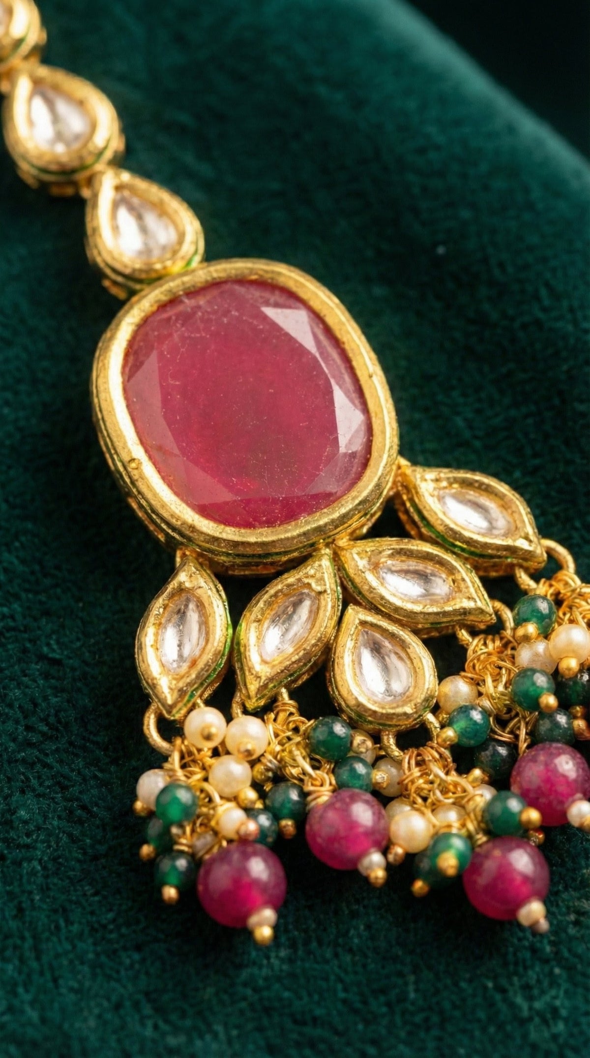 Alternate styling layout profile of Devina Elegant Kundan Maangtika
