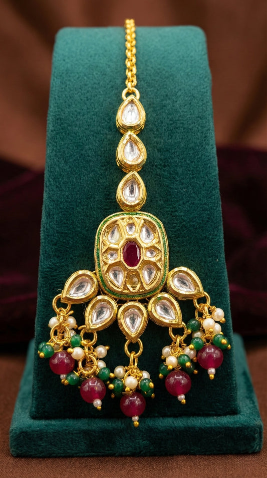 Detailed craftsmanship close up view of Jannat Beautiful Kundan Maangtika