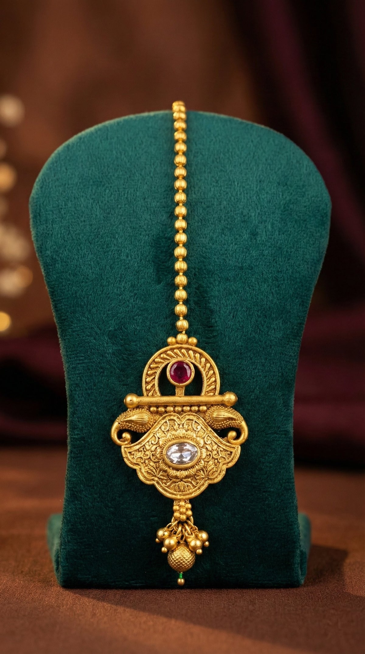 Detailed craftsmanship close up view of Lily Elegant Rajwadi Maangtika