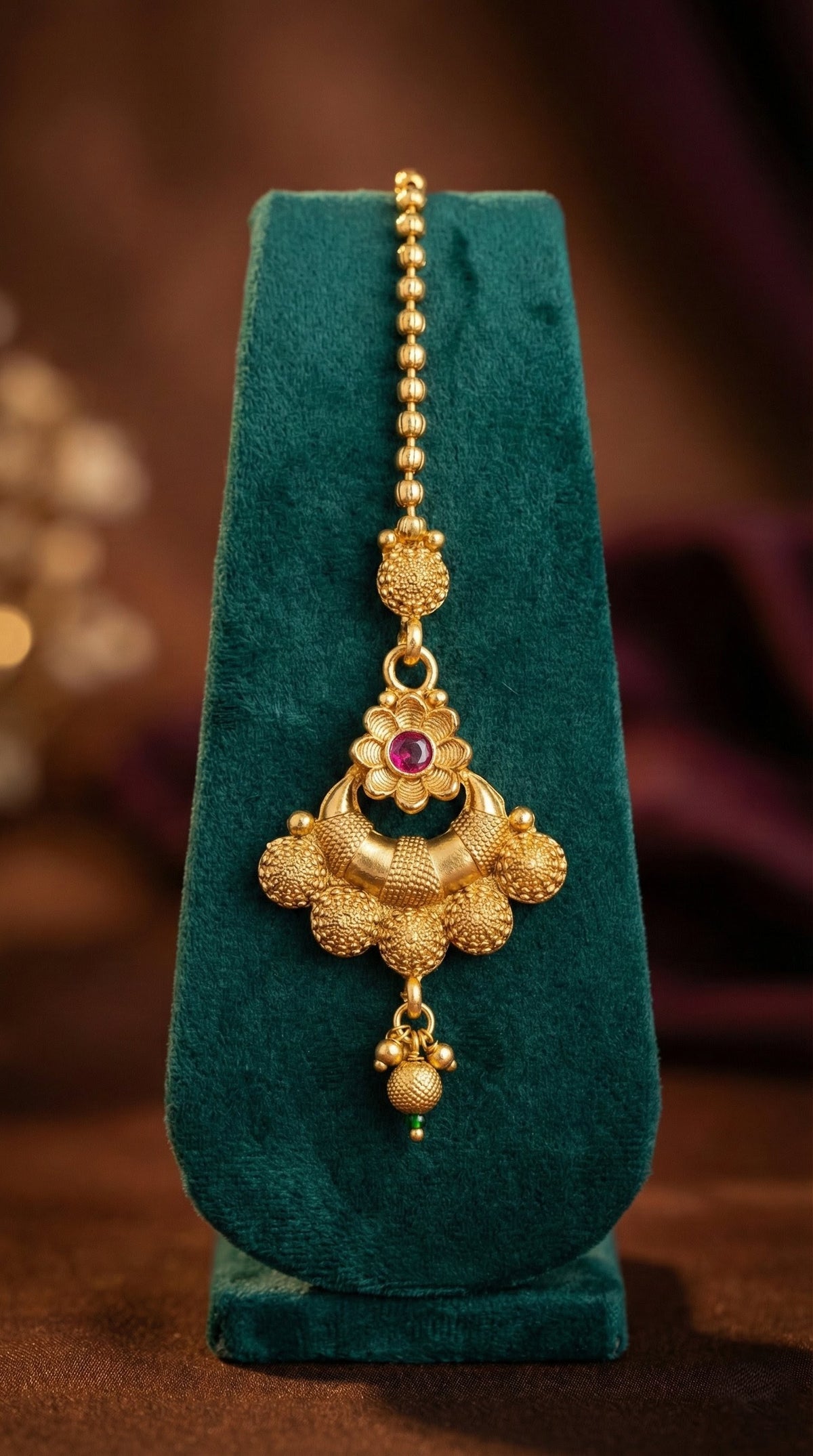 Detailed craftsmanship close up view of Ratna Elegant Rajwadi Maangtika