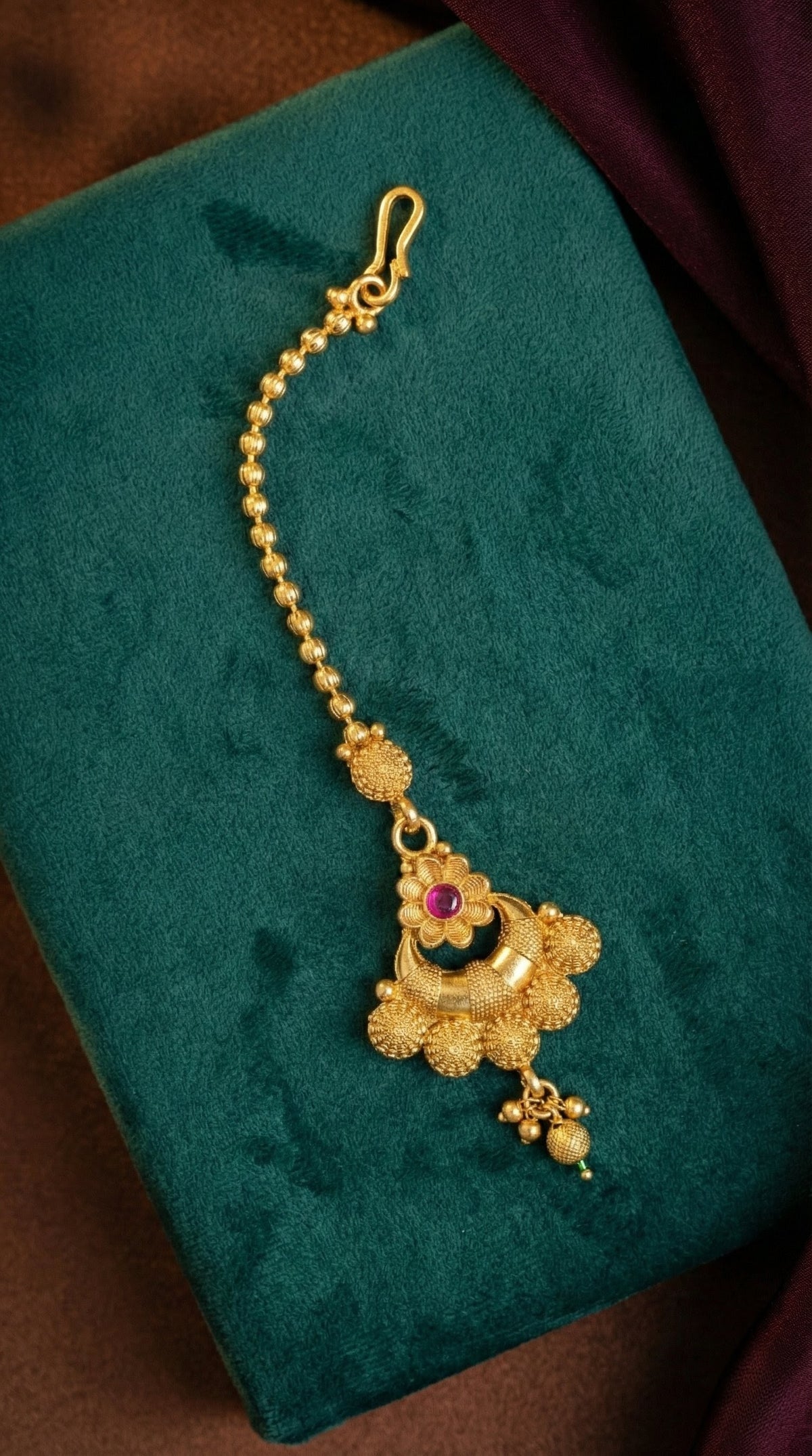 Alternate styling layout profile of Ratna Elegant Rajwadi Maangtika