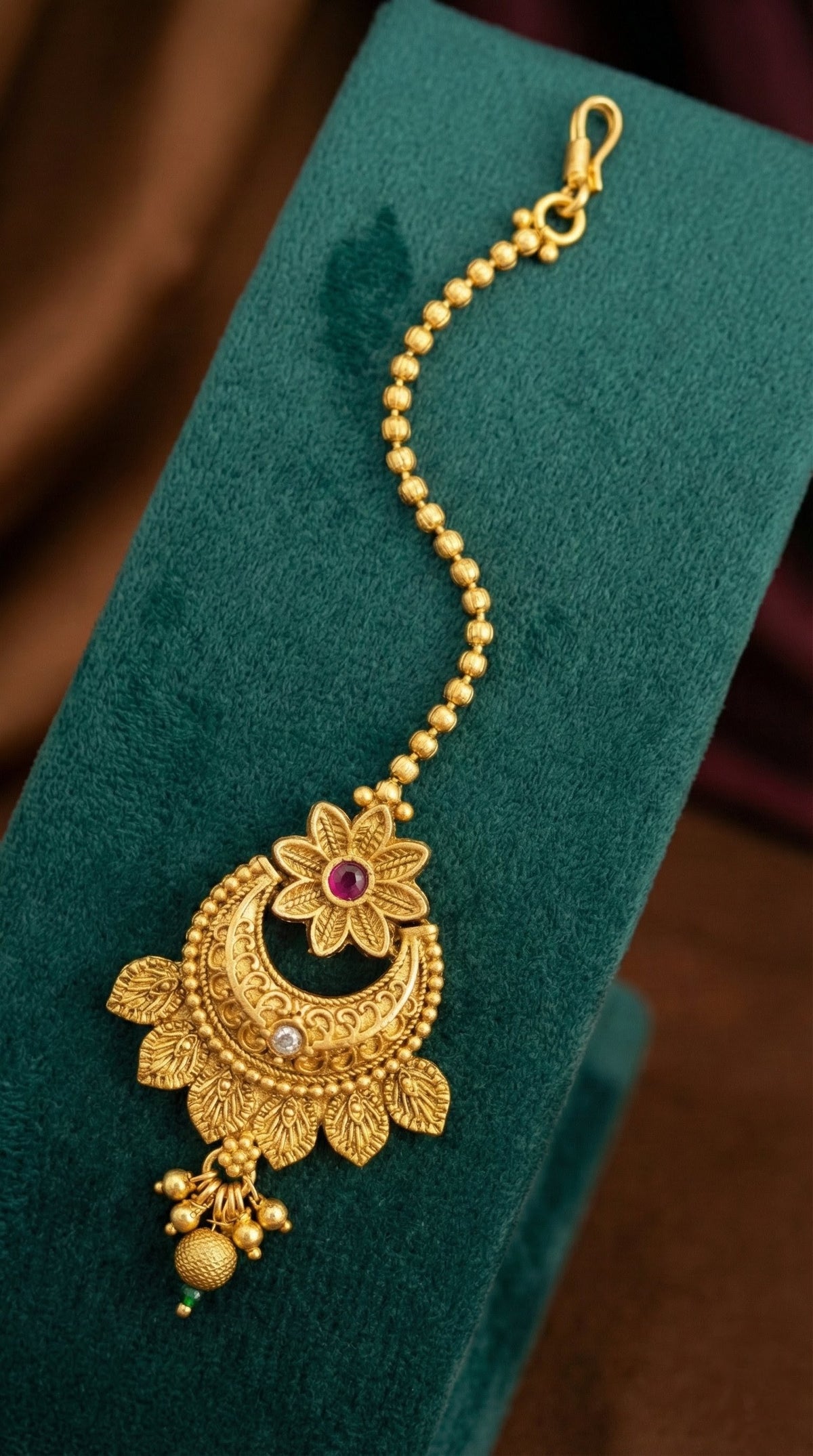 Alternate styling layout profile of Romila Elegant Rajwadi Maangtika
