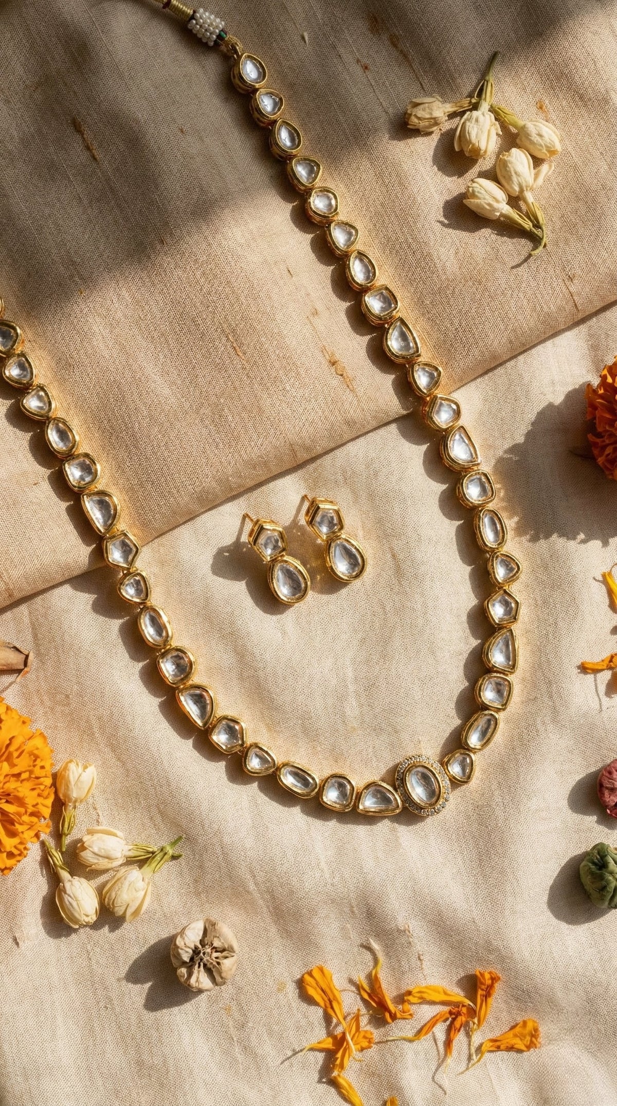 Main display view of the traditional Zoya Premium Kundan Necklace