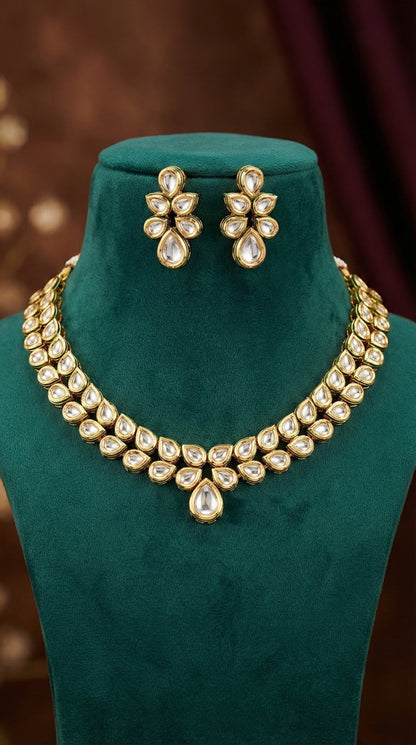 Detailed craftsmanship close up view of Somya Premium Kundan Necklace