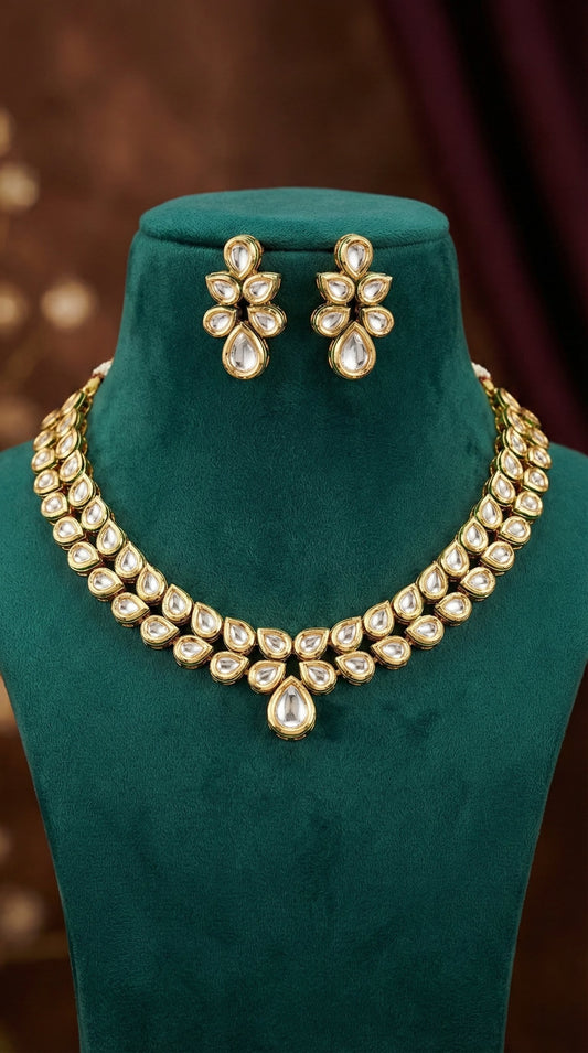 Detailed craftsmanship close up view of Somya Premium Kundan Necklace