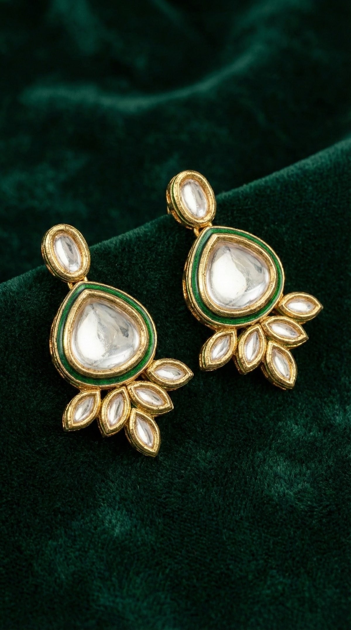 Alternate styling layout profile of Charvi Premium Kundan Necklace