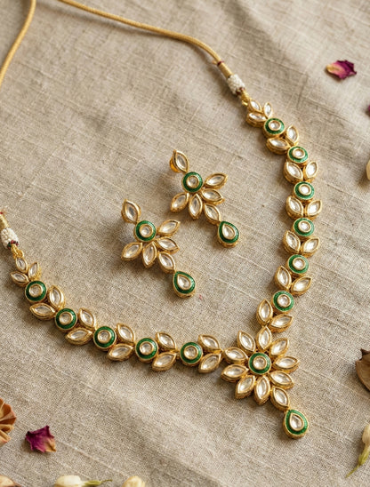 Main display view of the traditional Avni Premium Kundan Necklace