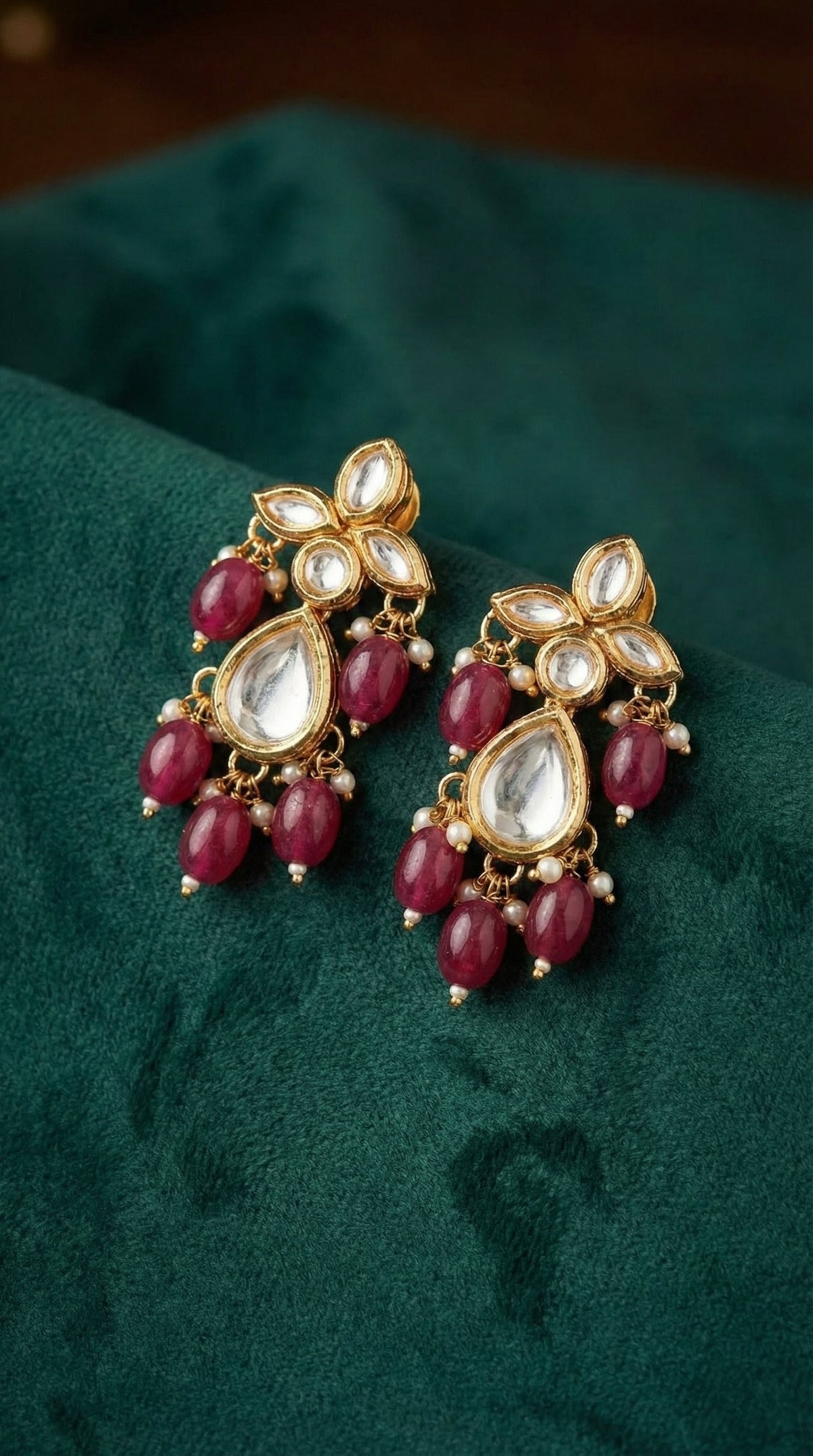 Alternate styling layout profile of Ishani Premium Kundan Necklace