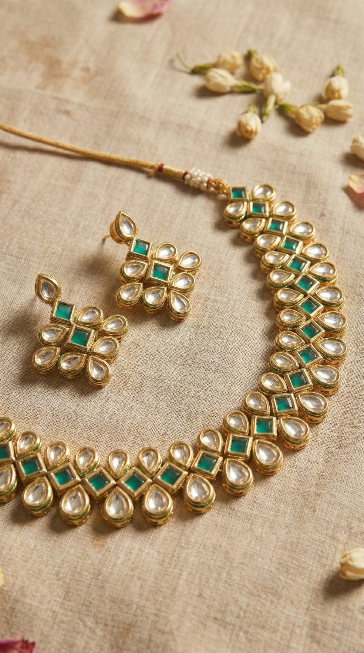 Main display view of the traditional Sanvi Premium Kundan Necklace