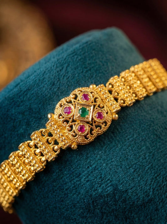 Detailed craftsmanship close up view of Sumi Premium Swaroski Bracelet