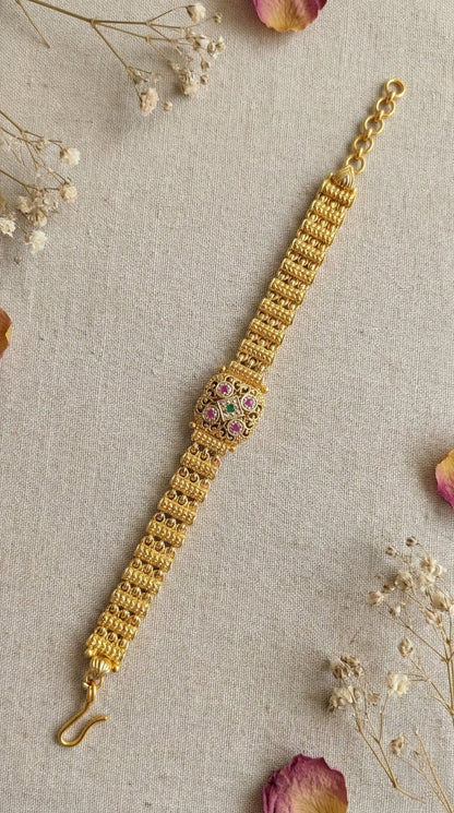 Main display view of the traditional Sumi Premium Swaroski Bracelet