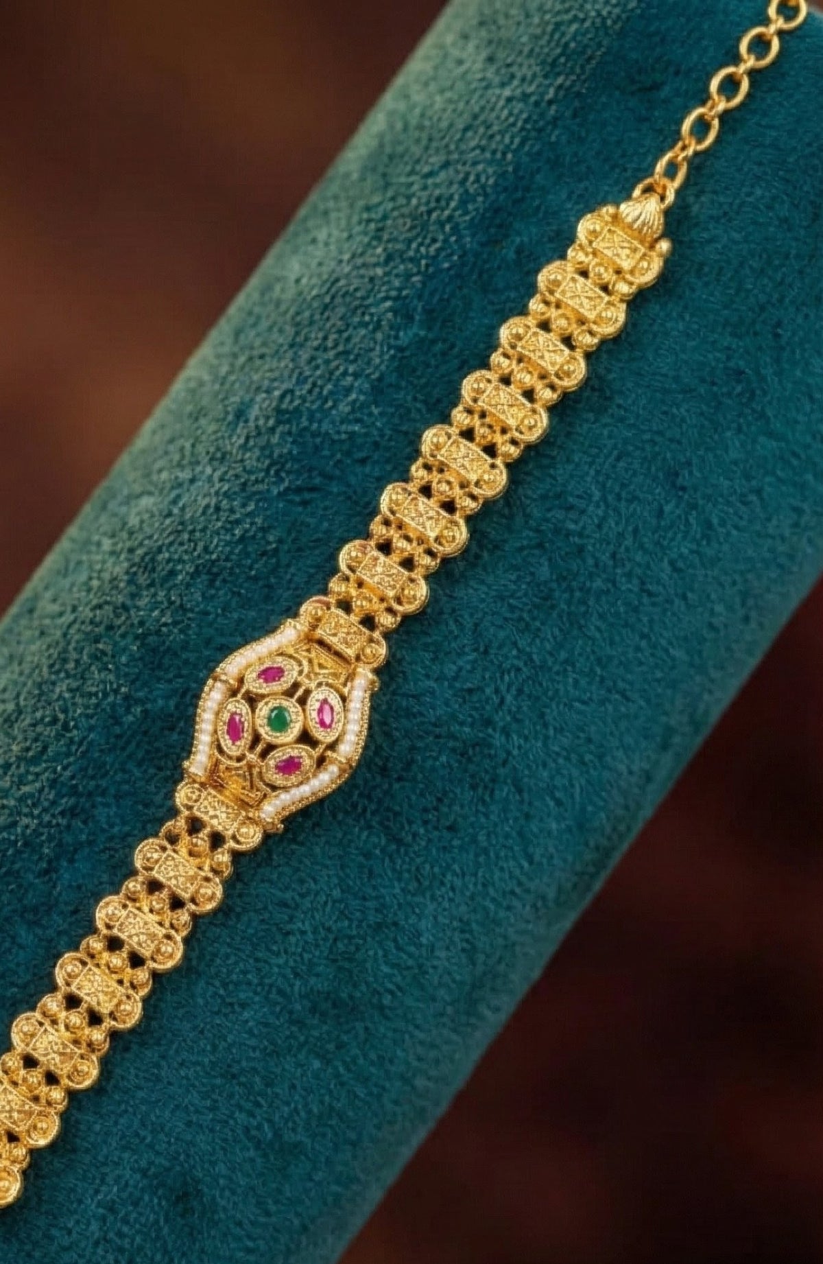 Detailed craftsmanship close up view of Arya Premium Swaroski Bracelet
