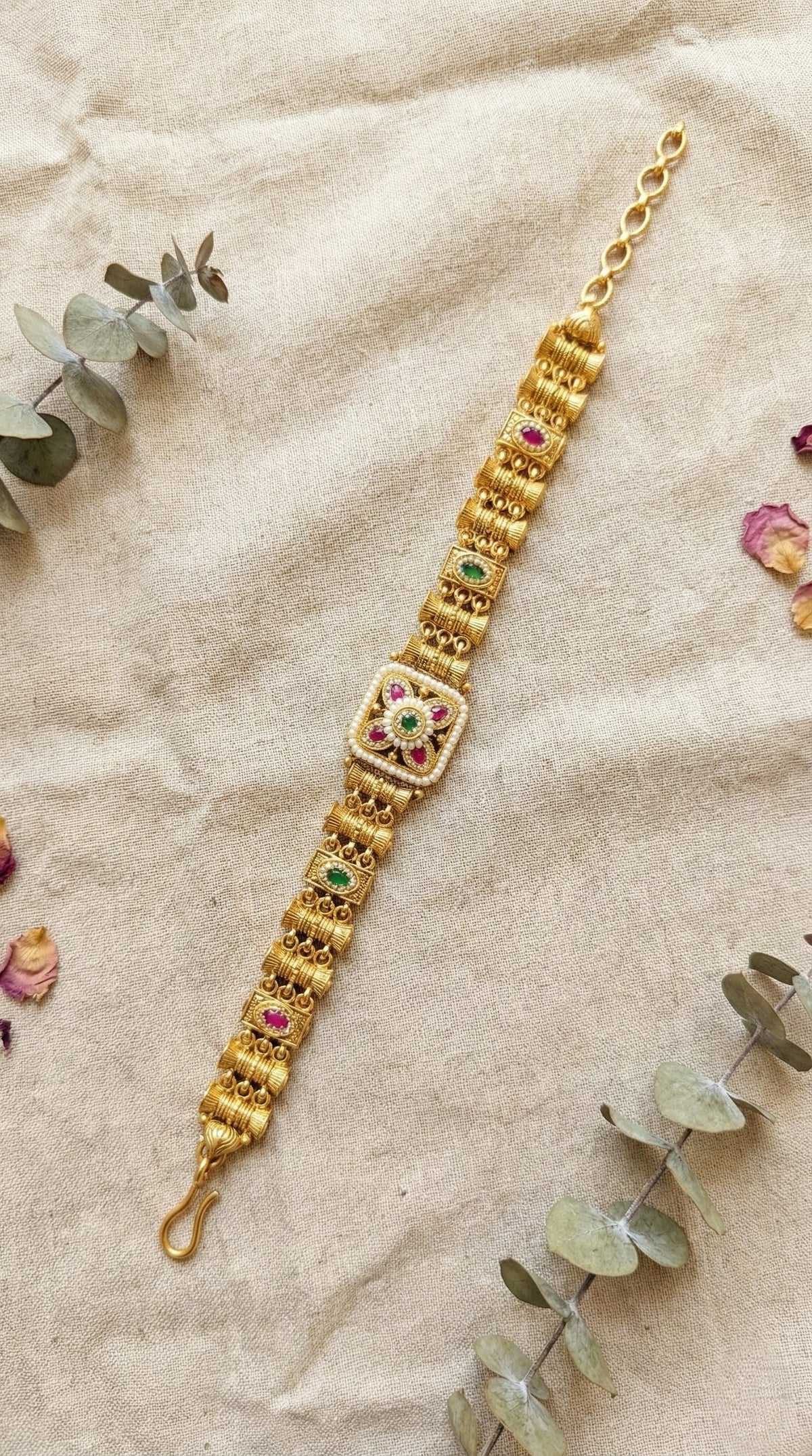Main display view of the traditional Kimi Antique Swaroski Bracelet