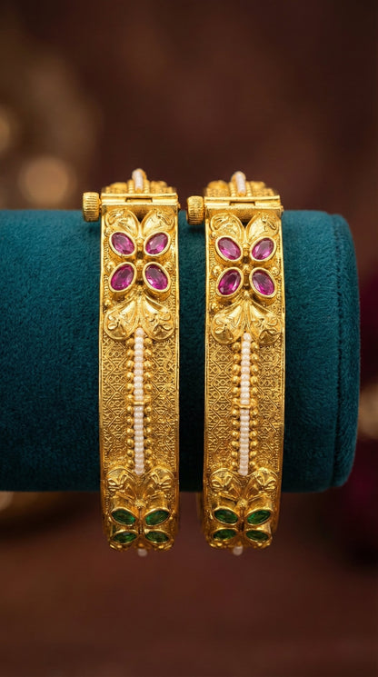 Detailed craftsmanship close up view of Priti Pearl Antique Bangles (Openable)