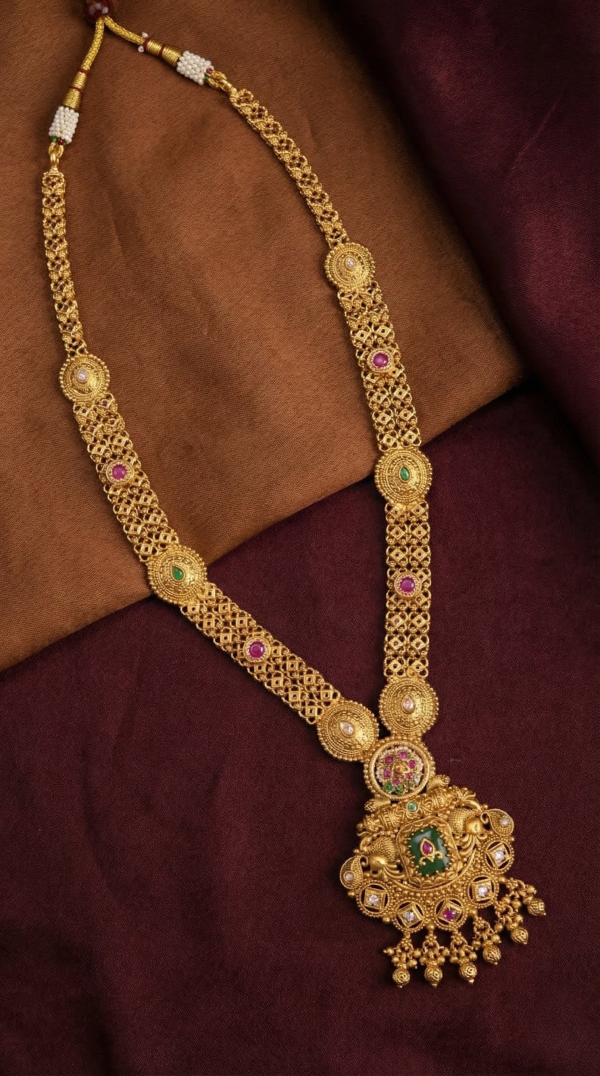 Alternate styling layout profile of Tanvika Antique Gold look Longset