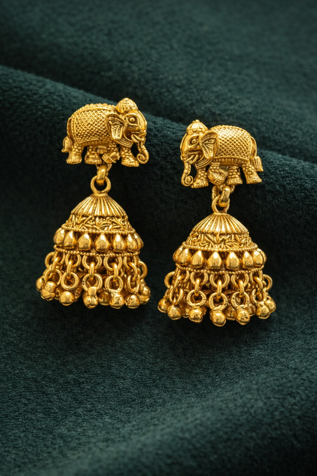 Alternate styling layout profile of Mrunal Delicate Antique Necklace