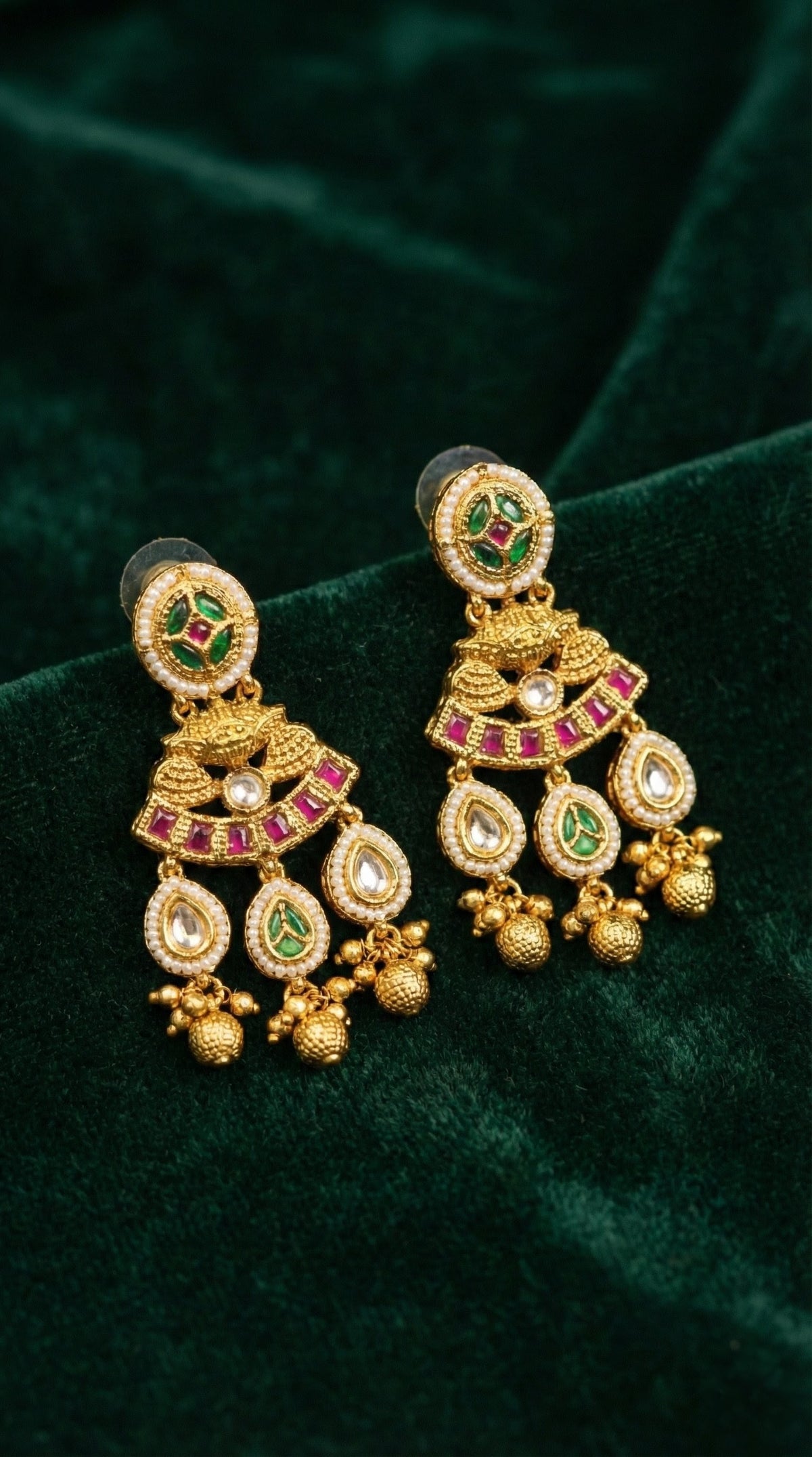 Alternate styling layout profile of Sheetal Antique Necklace Set
