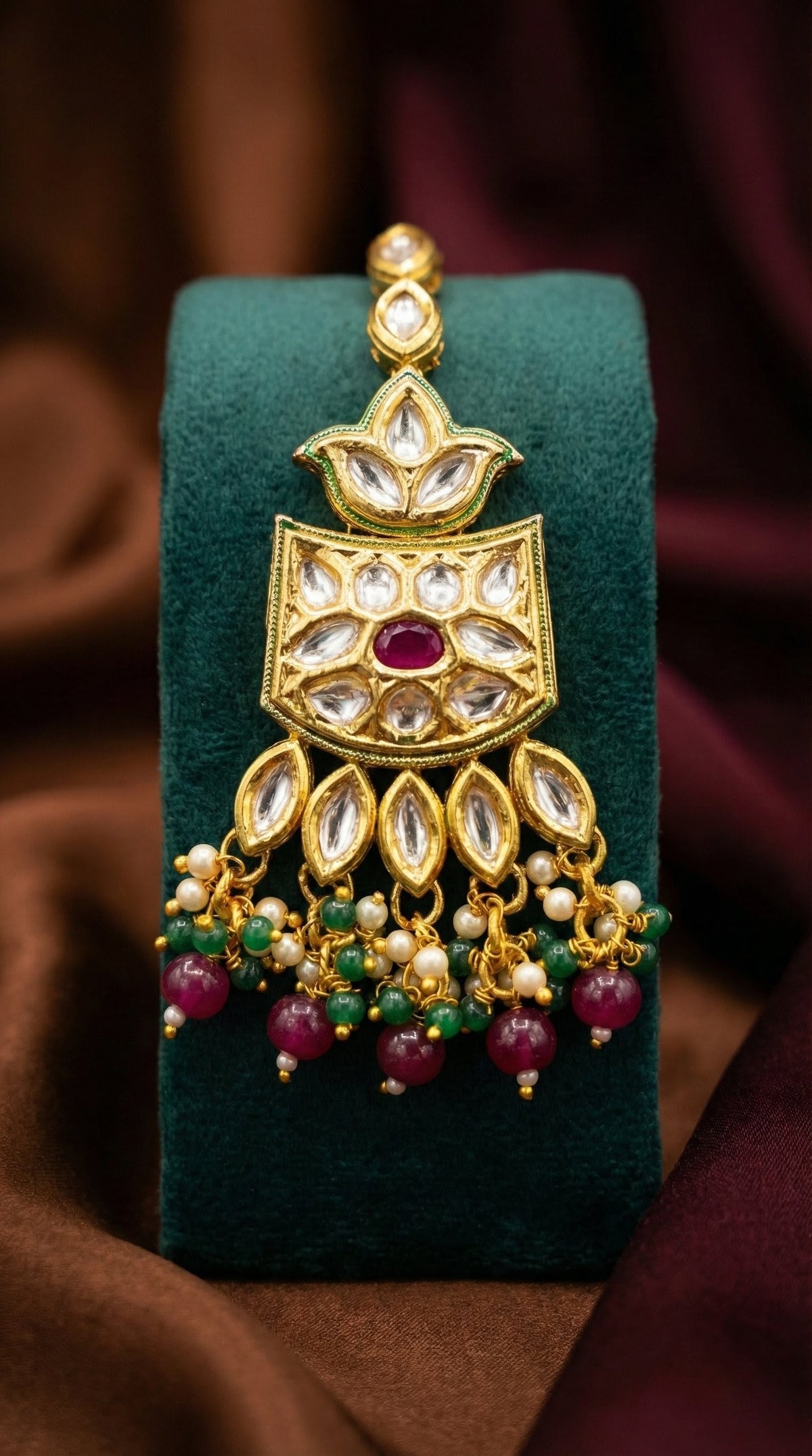 Detailed craftsmanship close up view of Aashi Elegant Kundan Maangtika
